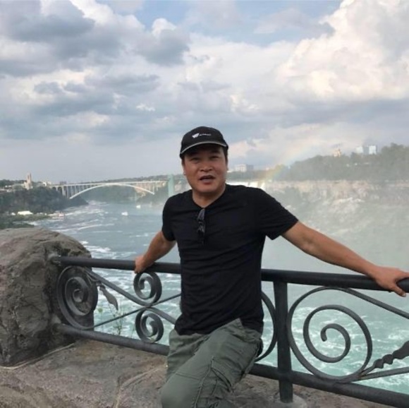 Profile Picture of Dongdong Liu (@dongdongliu) on Poshmark