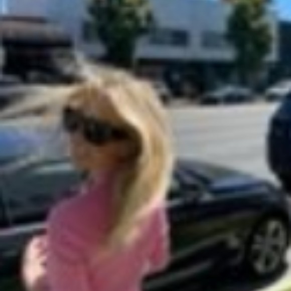 Profile Picture of Perl Matthew (@perl58jp286) on Poshmark