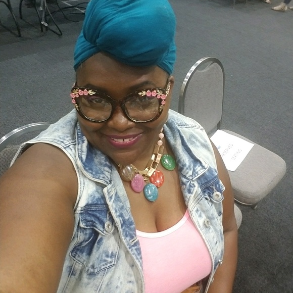 Profile Picture of Celisa Gardner (@blessme42) on Poshmark