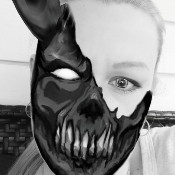 Profile Picture of Ashley Antler (@kronickitty540) on Poshmark