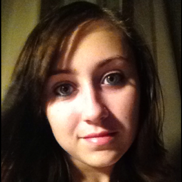 Profile Picture of Danielle Edberg (@danielle_edberg) on Poshmark