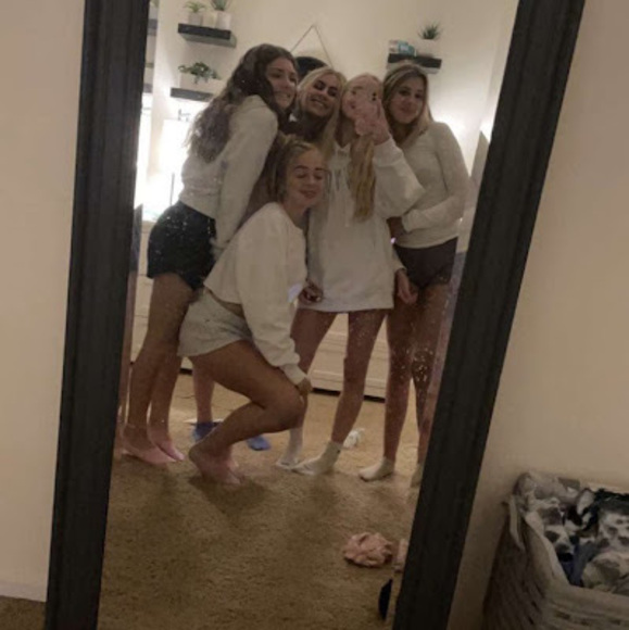 Profile Picture of Angelina Qreitem (@angelinaqreitem) on Poshmark