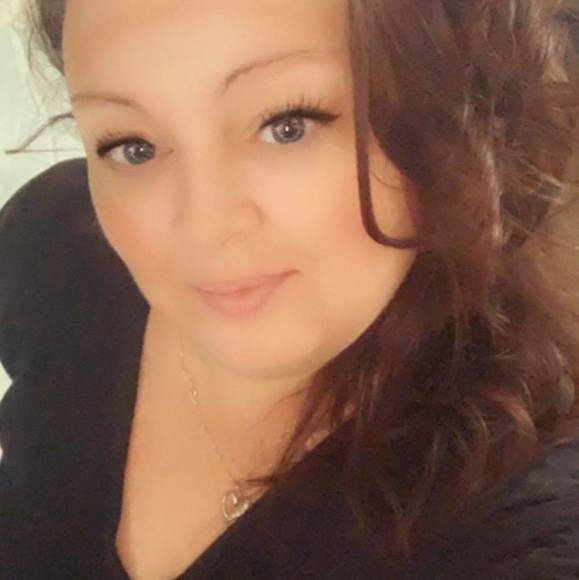 Profile Picture of Christy Cobern (@cfcobern) on Poshmark