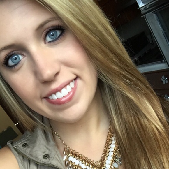 Sarah Sheahan - Poshmark Profile Picture of Sarah Sheahan (@sheahans) on Poshmark