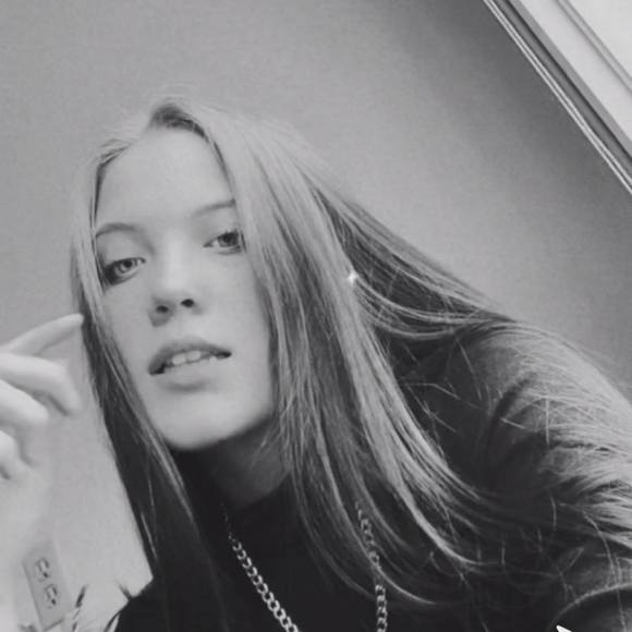 Profile Picture of Alyssa Smallman (@smallmannn) on Poshmark