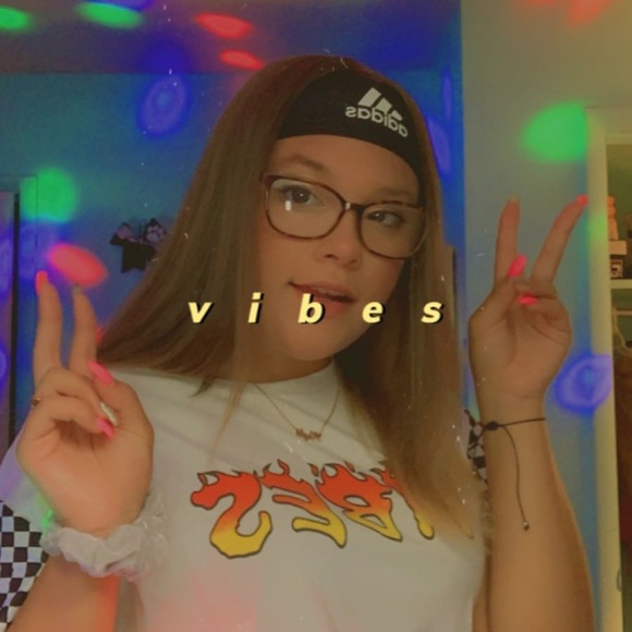 Kayla Bozzone - Poshmark Profile Picture of Kayla Bozzone (@kaylabozzone) on Poshmark