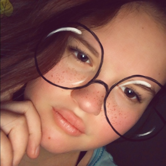 Profile Picture of Emma Geiling (@emmadeweese) on Poshmark