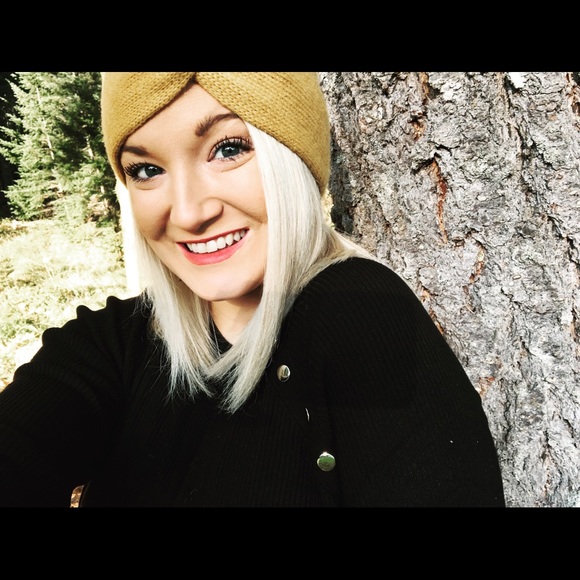 Profile Picture of Delcina Pepiot (@delcinapep) on Poshmark