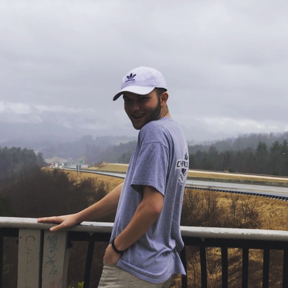 Profile Picture of Allen Walsh (@allxnlw) on Poshmark