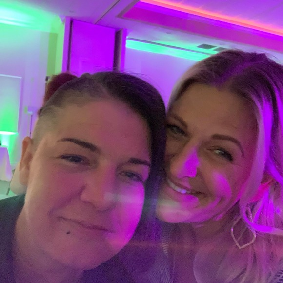 Profile Picture of Amy Tedder (@amytedder) on Poshmark