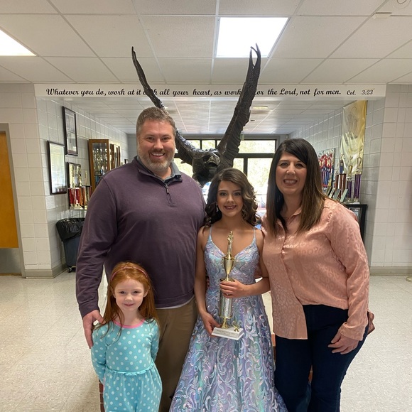 Profile Picture of Amanda Combs (@combs708) on Poshmark