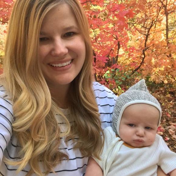 Profile Picture of Shawna Faye (@shawnaluster413) on Poshmark