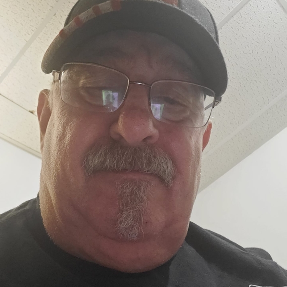 Profile Picture of David Hildebrandt (@davidatche) on Poshmark