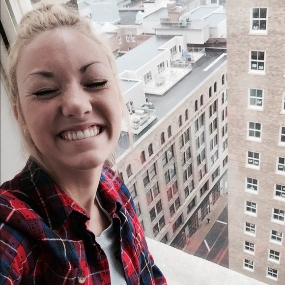 Profile Picture of Cate Scott (@catescott) on Poshmark