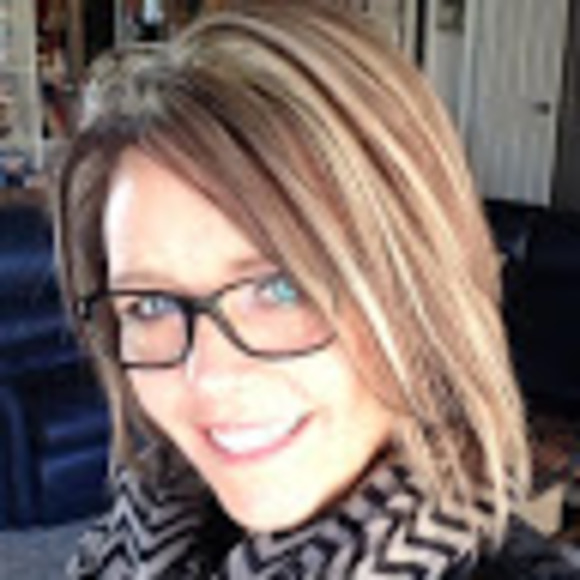 Ruby Wieners - Poshmark Profile Picture of Ruby Wieners (@ruby_wieners) on Poshmark