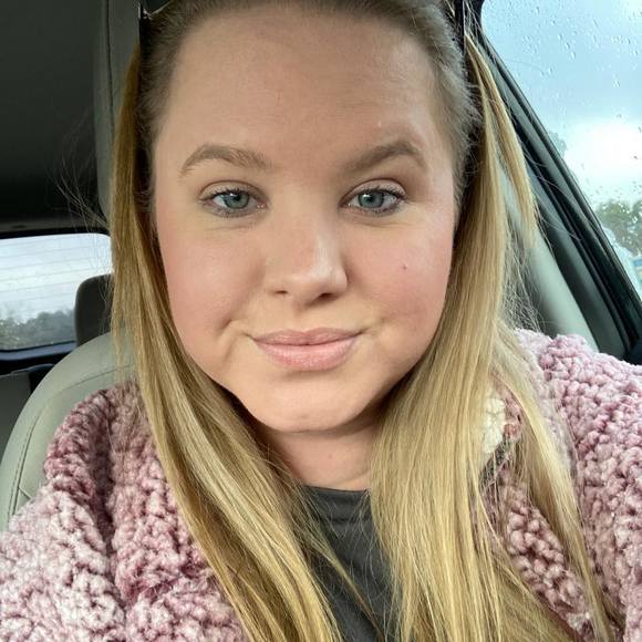Profile Picture of Crystal Barefield (@cmcconathy88) on Poshmark