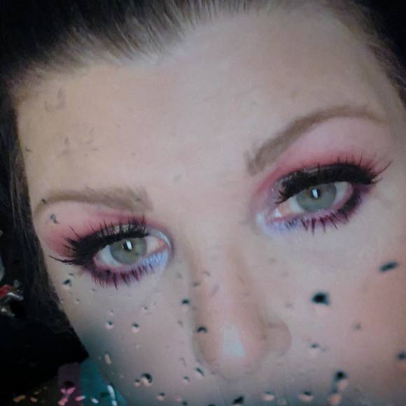 Profile Picture of Lori Chelenza (@lorichelenza) on Poshmark