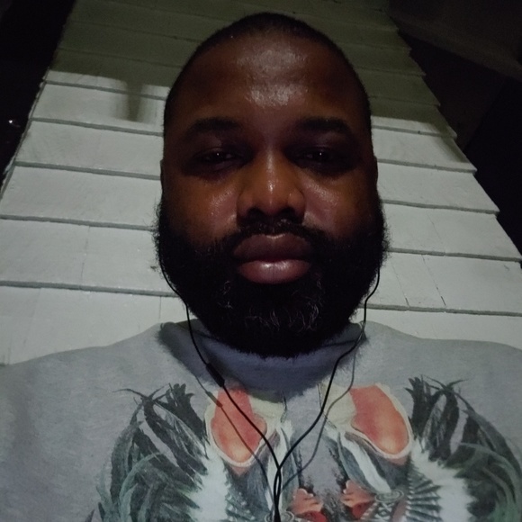 Profile Picture of Erick Andrews (@eja84) on Poshmark