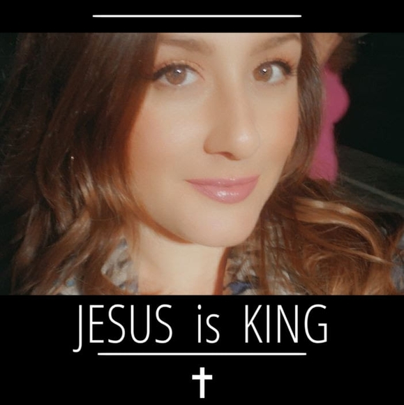 Profile Picture of Madalene Crisson (@skittles_223) on Poshmark