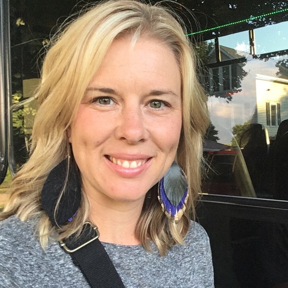 Profile Picture of Jess Hansen (@jessmcintosh21) on Poshmark