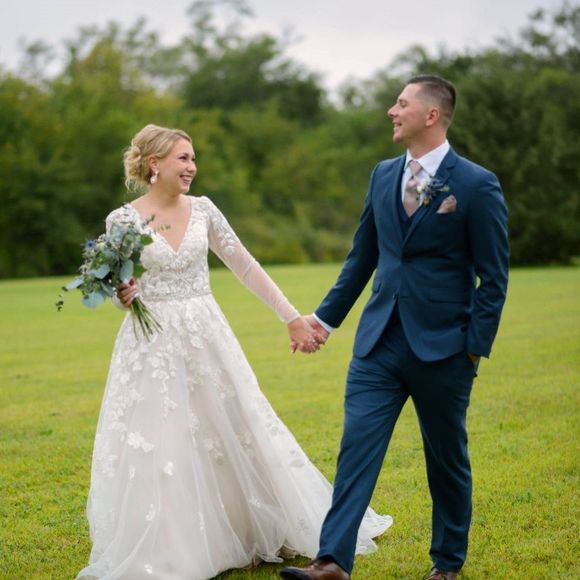 Profile Picture of Lizzie Hoscheit (@hoscheit) on Poshmark