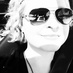 Profile Picture of Lisa Parrott Perz (@comagrrrl) on Twitter