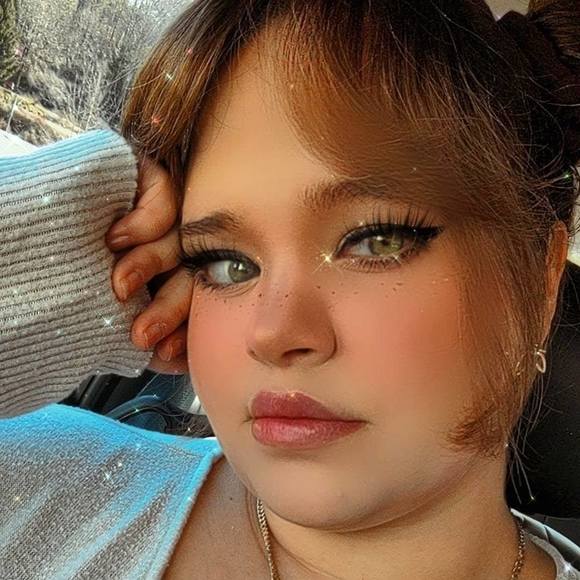 Profile Picture of Caroline Barckert (@catastrophiccar) on Poshmark