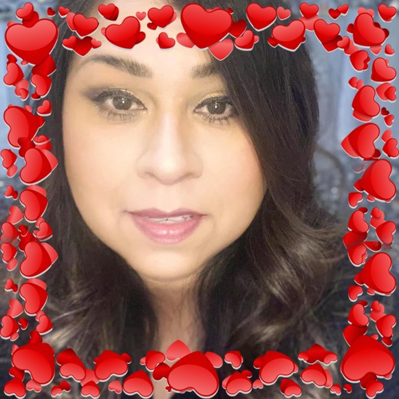 Profile Picture of Beatrice Tinjum (@beatinjum) on Poshmark