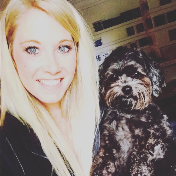 Profile Picture of Devyn Feast (@devynf624) on Poshmark