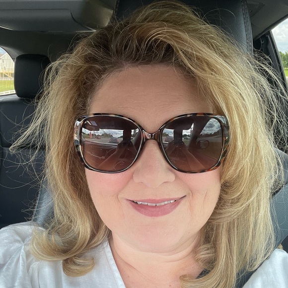 Profile Picture of Crystal Showalter (@cshowalt5) on Poshmark