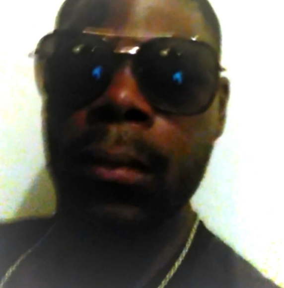 Profile Picture of Leo Alexander (@richzaddy) on Poshmark