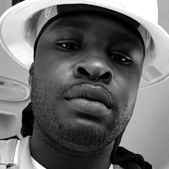 Profile Picture of Ezell Hall (@kingzell) on Poshmark