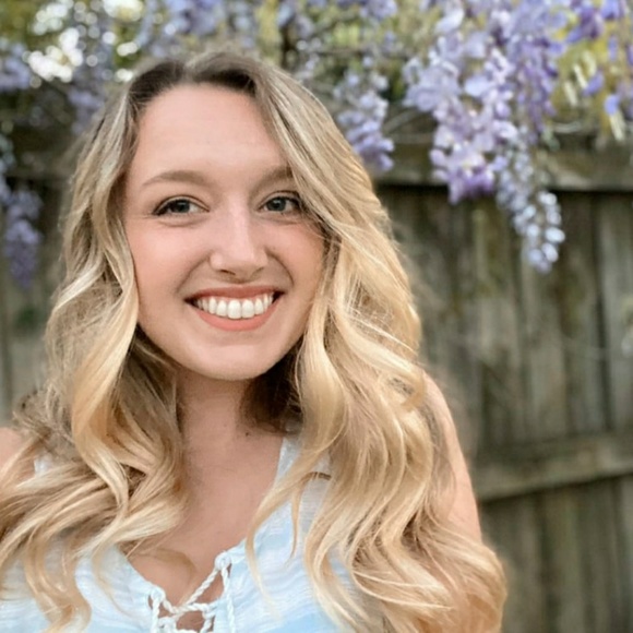 Profile Picture of Sydnee Shankel (@sydneeshankel) on Poshmark
