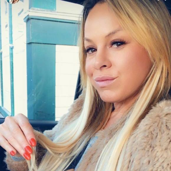 Profile Picture of Emily Vanderhoop (@emilyvanderhoop) on Poshmark
