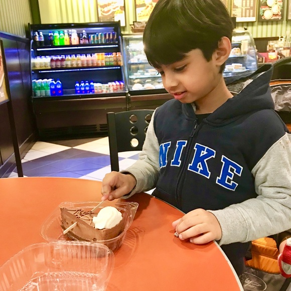 Profile Picture of Muneeba Khan (@muba1723) on Poshmark