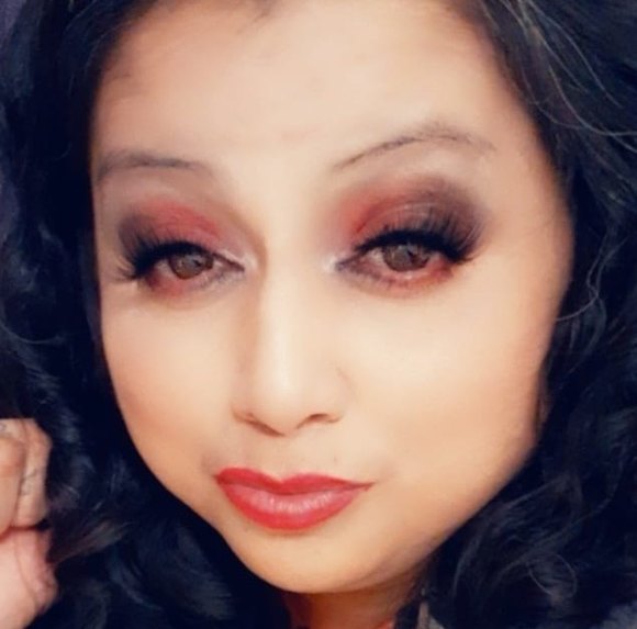 Profile Picture of Debbie Solomon (@sw8ness) on Poshmark
