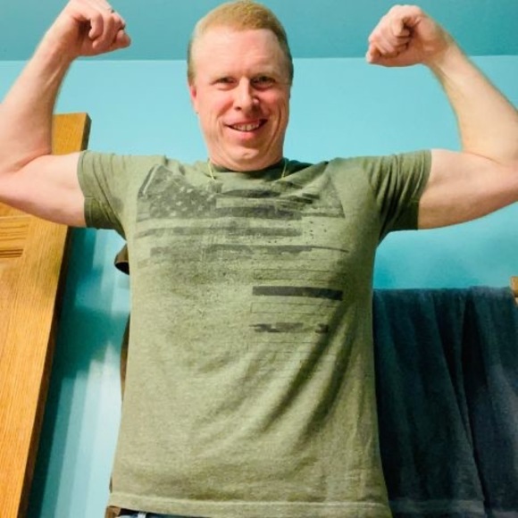 Profile Picture of Jason Oakland (@joakland13) on Poshmark