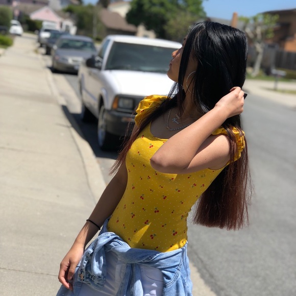 Profile Picture of Elyssa Nuque (@savage_elyssa) on Poshmark