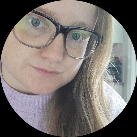 Profile Picture of Ashley Van fossen (@avanfos) on Poshmark