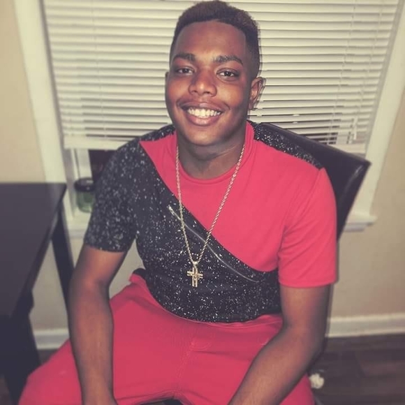 Profile Picture of Keith Swanson (@toohot_dre) on Poshmark
