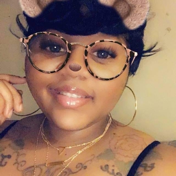 Profile Picture of Whitney Lomax (@whitneylomax) on Poshmark