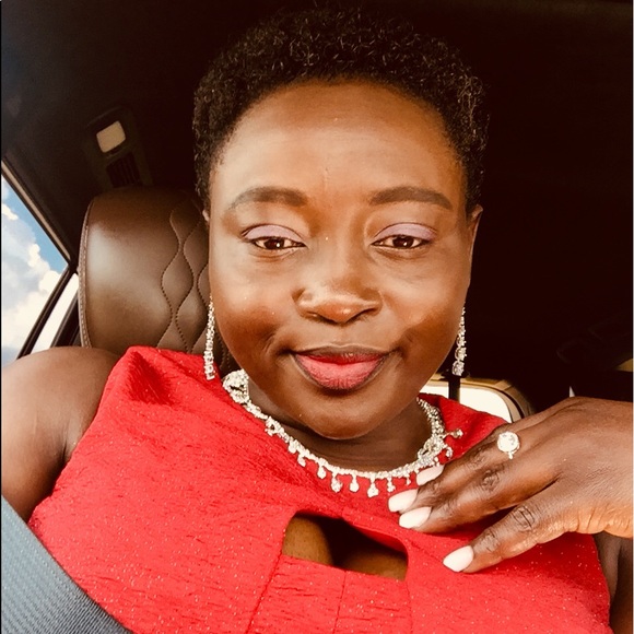 Profile Picture of Ema Ekwe (@nouveaudepart1) on Poshmark