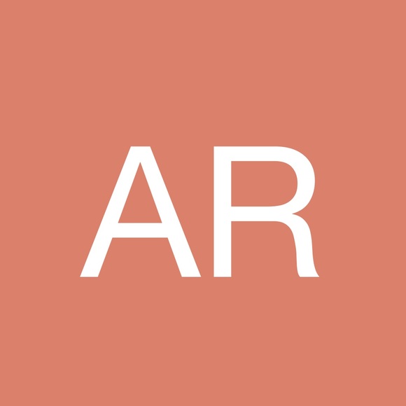 Profile Picture of April Roach (@aprilroach78) on Poshmark