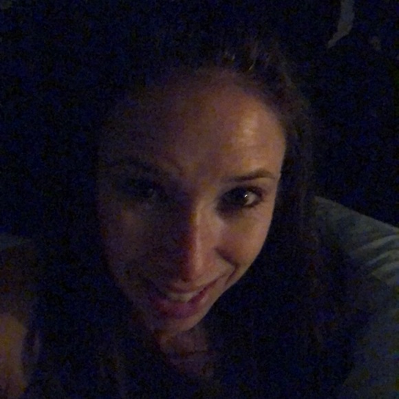 Profile Picture of Linda Suttner (@lcsuttner) on Poshmark