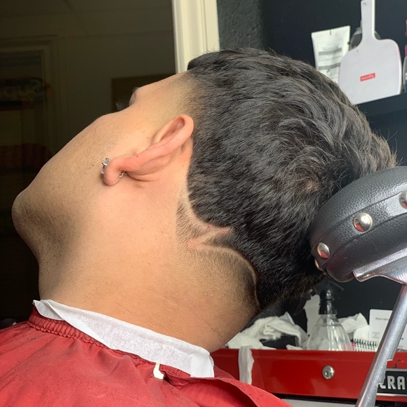 Profile Picture of Andrew Orendain (@drewblends) on Poshmark