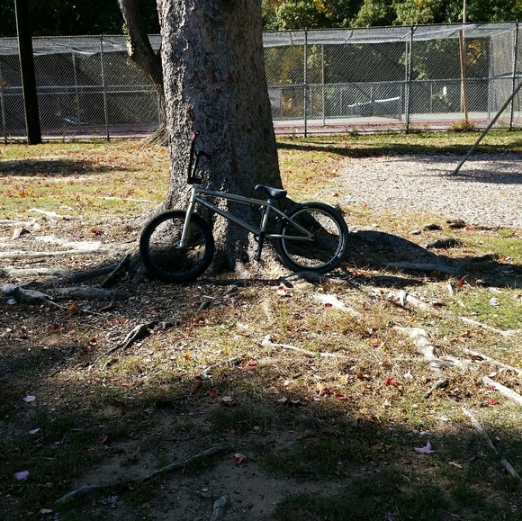 Profile Picture of Tyler Manfield (@izvxr) on Poshmark