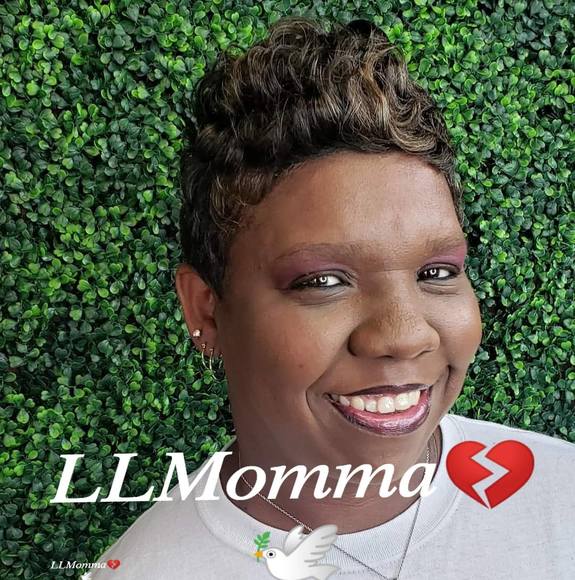 Profile Picture of Devonte Thompson (@devontemrob13) on Poshmark