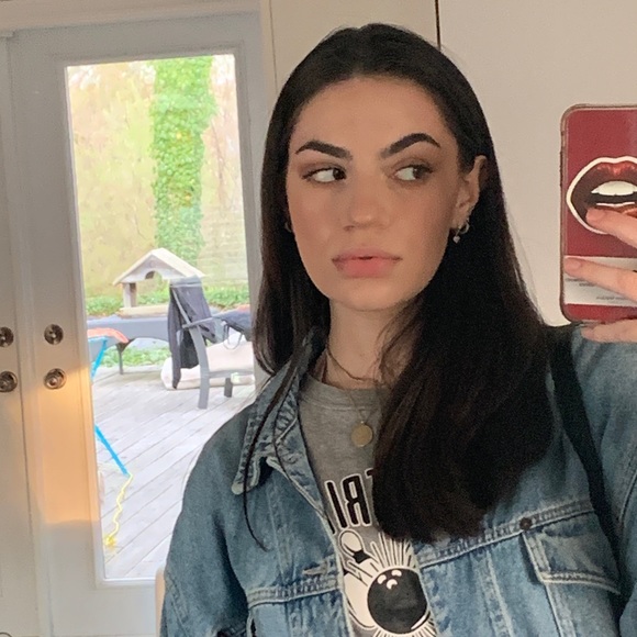 Profile Picture of Aisling Marcello (@aislingmar) on Poshmark