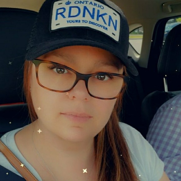 Profile Picture of Crystal Buxton (@crysbuxton) on Poshmark