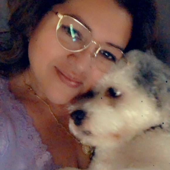 Profile Picture of Claudia Franco (@clissfranco) on Poshmark